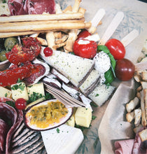 Afbeelding in Gallery-weergave laden, Luxe aperitiefplank (vanaf 4p)